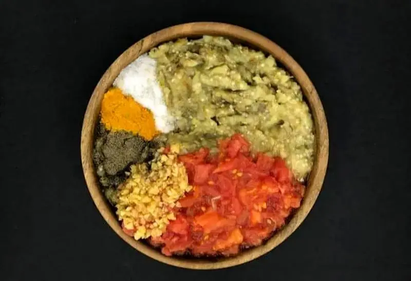 هم زدن مواد میرزا قاسمی