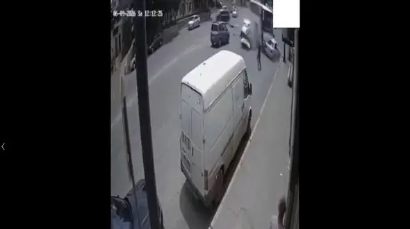 فیلم عجیب از نجات معجزه آسای مرد آذربایجانی در یک تصادف زنجیره ای