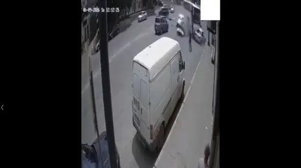 فیلم عجیب از نجات معجزه آسای مرد آذربایجانی در یک تصادف زنجیره ای