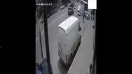 فیلم عجیب از نجات معجزه آسای مرد آذربایجانی در یک تصادف زنجیره ای