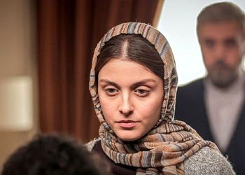 تیپ هالیوودی خانم بازیگرِ زخم کاری کنار برج ایفل