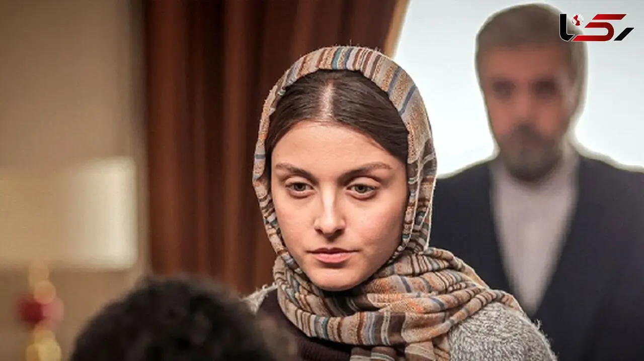 تیپ هالیوودی خانم بازیگرِ زخم کاری کنار برج ایفل