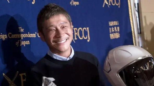 همسفر این مرد میلیاردر برای سفر به ماه می شوید؟ + عکس