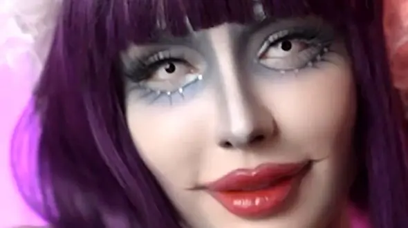 این دختر معروف ایرانی کیست ؟ / بازیگر نیست می شناسیدش اما عمرا حدس بزنید