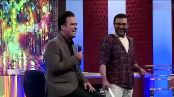 سکانس خنده‌دار رقابت حامد آهنگی و امین زندگانی/ وقتی حامد وطنم ای شکوه پابرجا رو با لحن مختار میخونه/ نمیذارم این سم رو یادتون بره