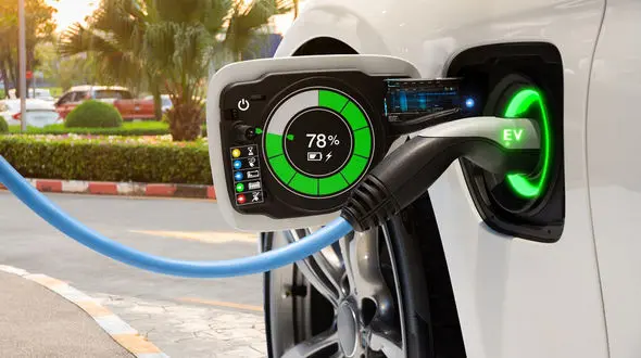 عجیب ترین روش شارژ کردن ماشین برقی + فیلم