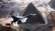 فیلم نمایی حیرت انگیز از پرواز انواع هواپیماهای نظامی آمریکایی بر فراز اهرام ثلاثه مصر 