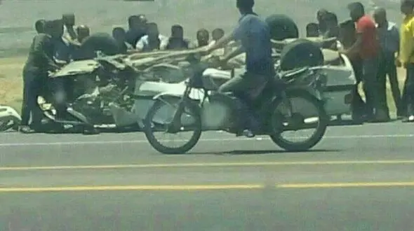واژگون‌ شدن پژو پارس  در پیچ علی آباد + عکس