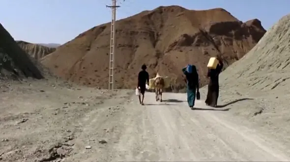 در این نقطه ایران، آب نیست، بیماری هست/ ادامه وعده‌های بی‌نتیجه مسئولان/ فروش هر تانکر 12,000 لیتری به قیمت4 میلیون تومان! + فیلم