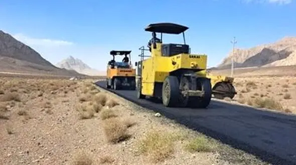 اجرای روکش آسفالت گرم و لکه گیری ۳۴۰ کیلومتر از جاده‌های استان اصفهان در سال جاری