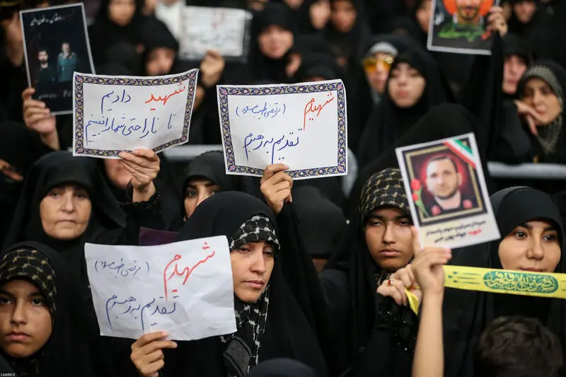 رهبر انقلاب حضرت آیت الله خامنه ای در مراسم بزرگداشت شهدای جنگ تحمیلی اخیر 7-5-1404