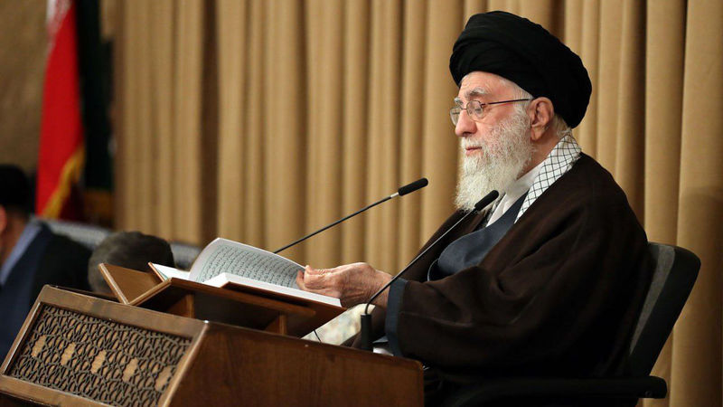 مقام معظم رهبری ، در اولین روز ماه مبارک رمضان، رهبر معظم انقلاب اسلامی عصر روزیکشنبه «در محفل انس با قرآن و در جمع اساتید و قاریان ممتاز و بین المللی»،