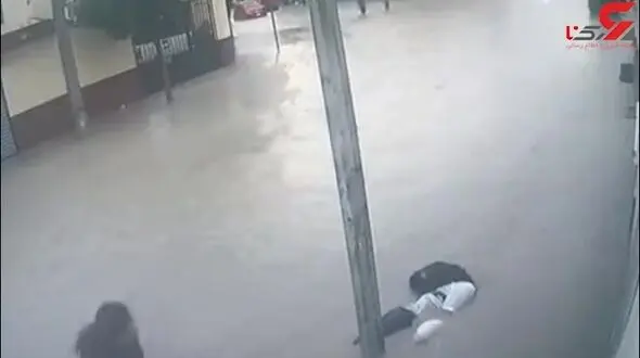 مرگ تلخ 3 دانش آموز که در سیل خیابانی با برق گرفتگی جان باختند + فیلم لحظه حادثه
