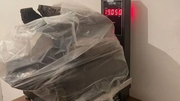 سوداگر مرگ به همراه 19 کیلوگرم تریاک دستگیر شد