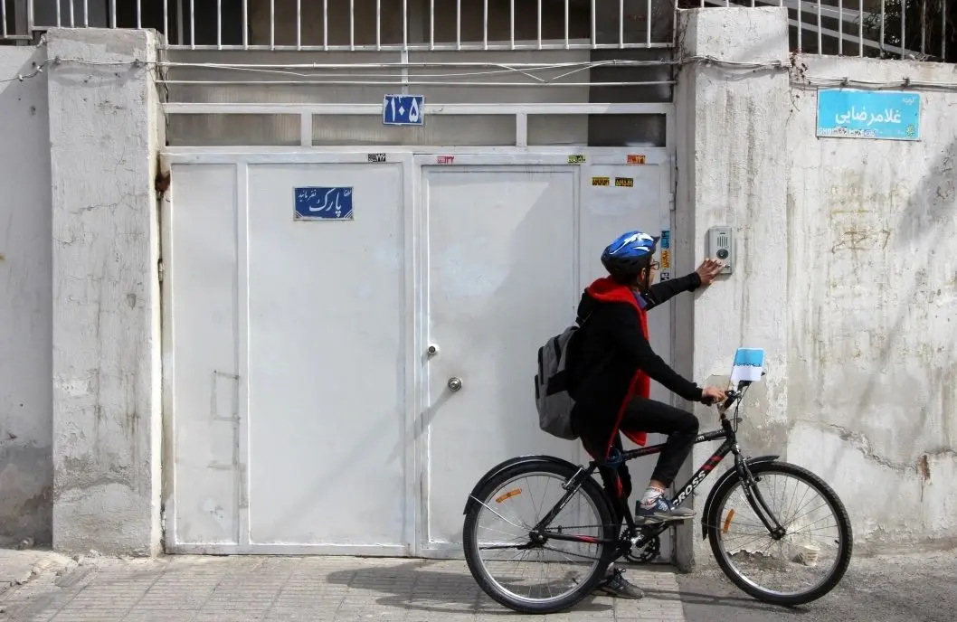 دوچرخه‌های بی‌پناه در جنوب تهران؛ وقتی دانش‌آموزان رکاب می‌زنند اما جایی برای پارک ندارند/ شهروندان از شهرداری درخواست دوچرخه بند کردند