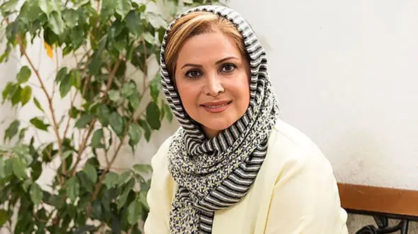 عکس زیبا از کمند امیرسلیمانی با کلاهی قرمز 