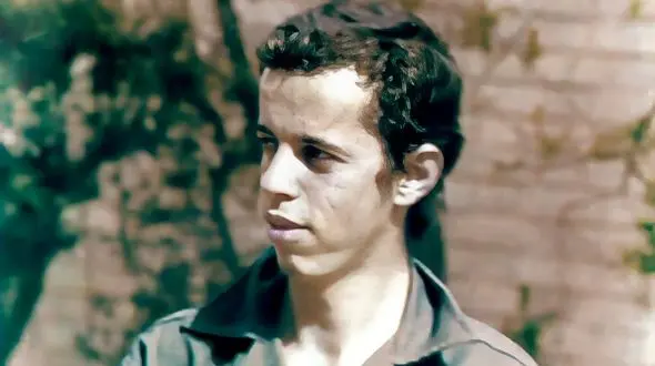 عکس؛ سفر در زمان؛ «شهید حسن باقری» در دورهمی همکلاسی هایش؛ دهه 50