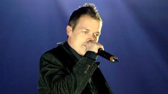 برد آرنولد، خواننده گروه ۳ دورز داون، درگذشت