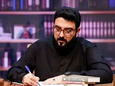 فیلم آواز جگرسوز / شعرخوانی زیبا و مغموم با صدای غمگین شاعر معاصر که اشک همرو درآورد 