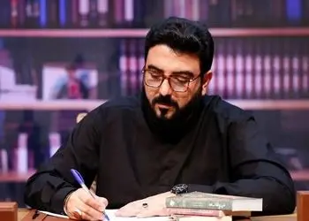 فیلم آواز جگرسوز / شعرخوانی زیبا و مغموم با صدای غمگین شاعر معاصر که اشک همرو درآورد 