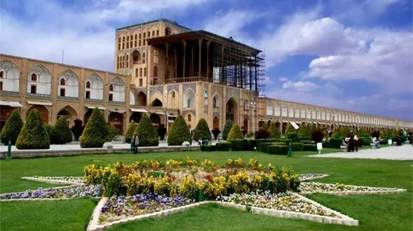 سفر در زمان به دل اصفهان صفوی / تایم‌لپسی که ۴۰۰ سال معماری را در چند ثانیه نشان می‌دهد