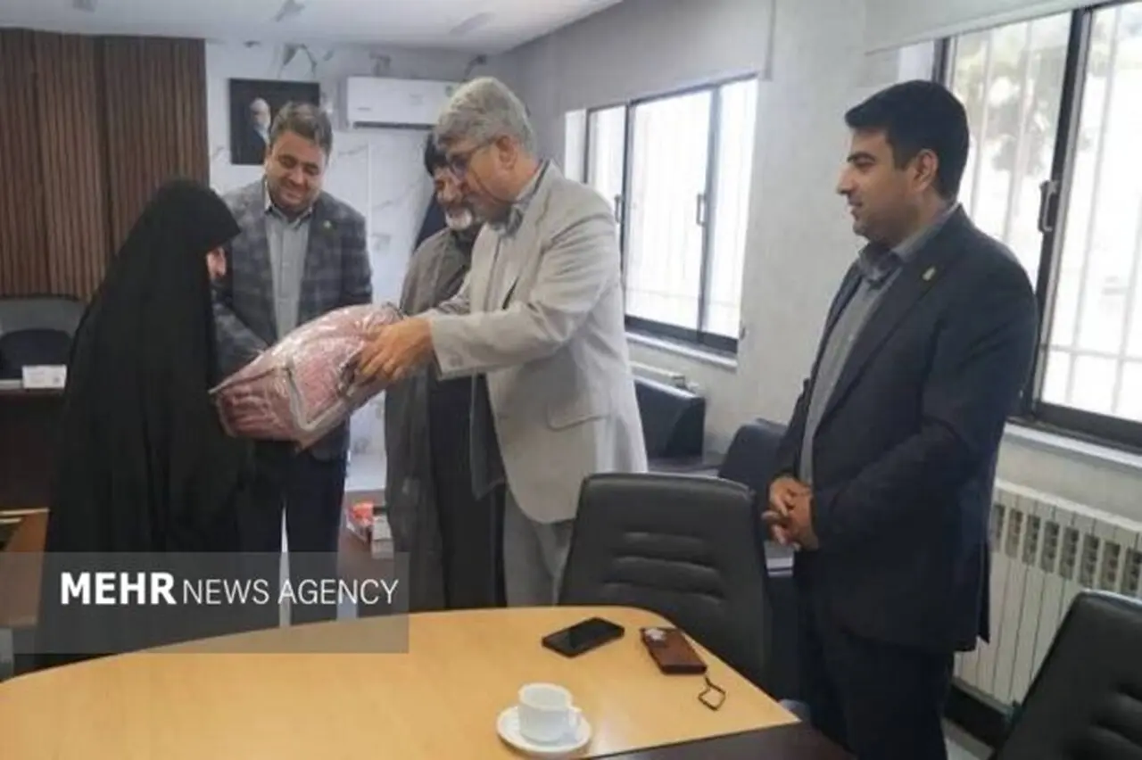 اقدام مامای بجنوردی در سیریک؛ الگویی برای تعهد و مسئولیت اجتماعی