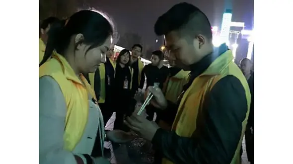 اقدام کثیف رئیس یک شرکت با کارمندانش در پایان ساعت کاری+عکس