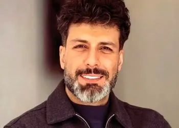 استایل موتور سواری مجید واشقانی مورد توجه قرار گرفت! بازیگری که این روزها مجری شده