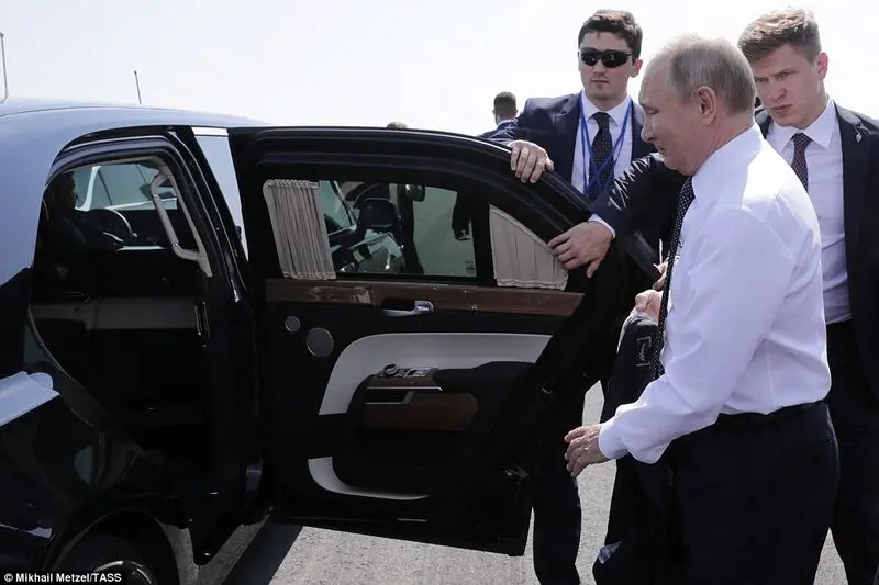 4E4F0E6100000578-5958537-Russia_s_President_Vladimir_Putin_front_gets_into_his_limousine_-a-6_1531750691335