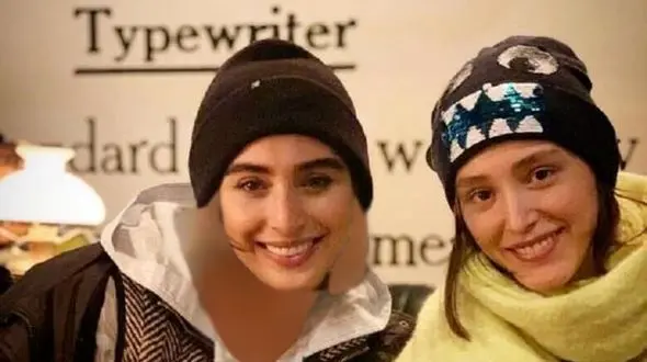 سلفیِ لب ساحلی فرشته حسینی، همسر افغانستانی نوید محمدزاده با لباس سنتی و آناهیتا افشار، بازیگر پوست شیر با گوشی آیفون لاکچری / حیف اون طبیعت نیست که با سیگار خراب بشه؟