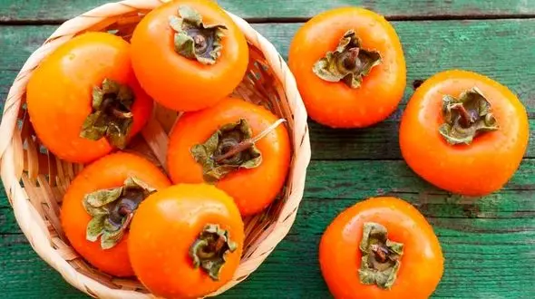 خواص و مضرات خرمالو چیست؟ + فیلم