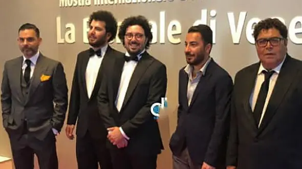 نوید محمدزاده و پیمان معادی روی فرش قرمزِ ونیز +عکس