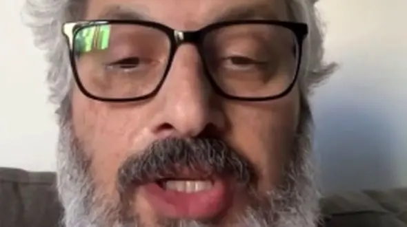 ارژنگ امیر فضلی باز هم خودشو قاطی دیس و دیس بک کشی  امیرحسین قیاسی و ایرج طهماسب کرد/ یکم دقت کن قربونت برم!