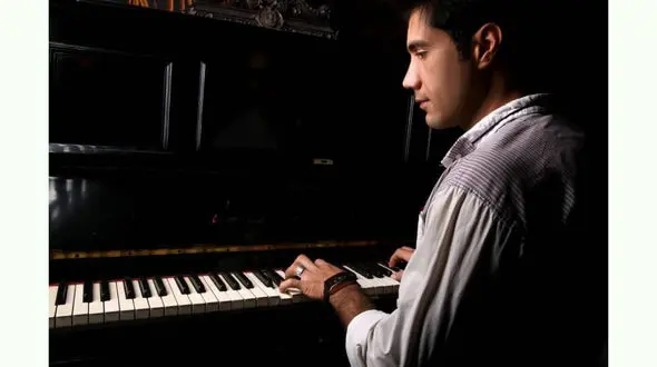 مهدی قطبی: پیانو برای من مرکب عشق است