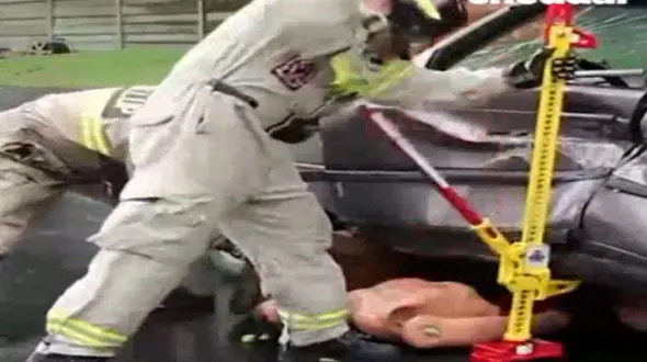 اجسام خیلی سنگین در برابر این جک کم می آورند + فیلم