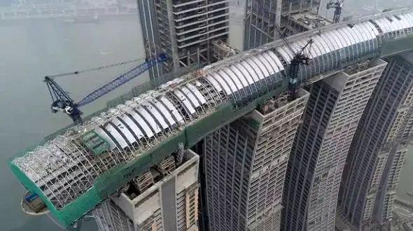 آسمان خراش افقی چین با الهام از کشتی های تجاری کامل می شود