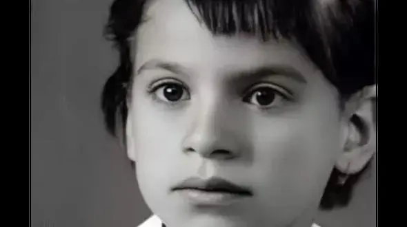 خوب به فرم بینی و لبهای این بازیگر نگاه کنید و خیلی راحت حدس بزنید کدوم بازیگره ؟!!