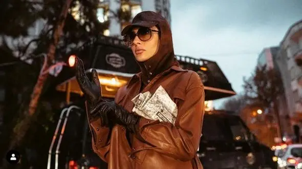 عکس ترلان پروانه با تیپ خفن در خیابان های تهران