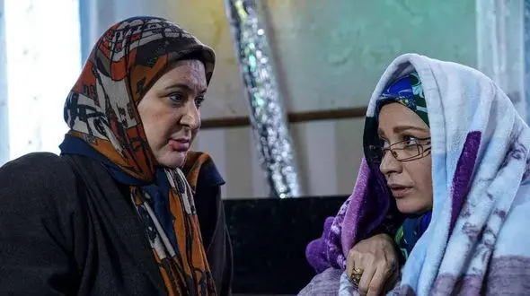 خنده دار ترین سکانس فهیمه و همای سریال پایتخت/ تقلب رو با جادو جنبل اشتباه گرفت!+فیلم