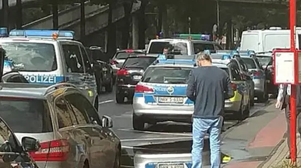 شلیک های بی هدف زن روانی مردم را به وحشت انداخت +عکس
