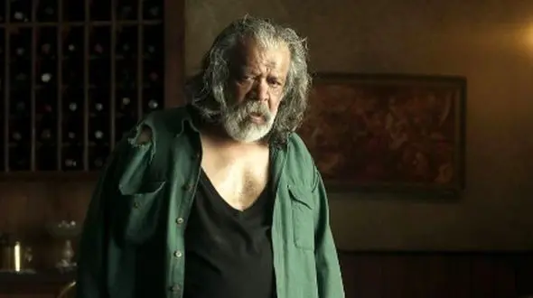 فیلم / حسن پورشیرازی بازیگرپیرپسر: من جای ترامپ بودم بمب اتم مینداختم خاورمیانه ..../  شر تموم میشد!/  ایشالا میزنن اینجا رو با خاک یکسان میکنن! و ....