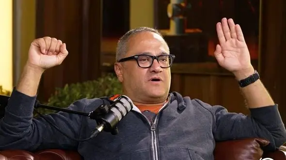 فیلم / رامبد جوان: من حتی یک خودکار ایرانی هم ندارم و اصلا نگفتم ایران بهترین جای دنیاست! | همسرم نگار ممنوع‌الخروج شد...