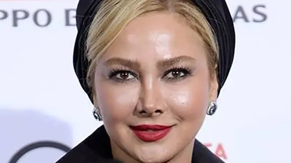 عکس پوشش ناباورانه آناهیتا نعمتی در کانادا ! / واقعا با این لباس در تورنتو !