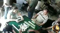 لحظه وحشتناک حمله مرد تبر به دست به یک قمار خانه + فیلم