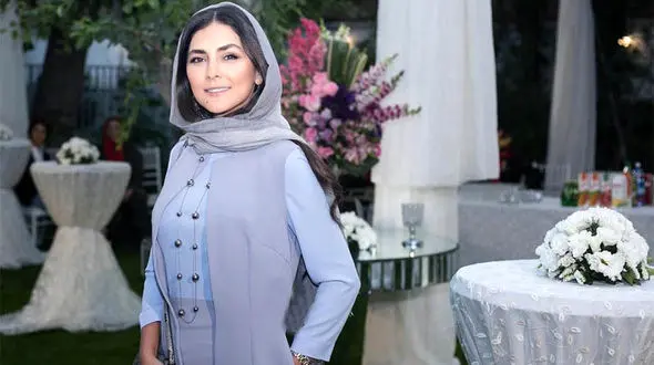 پوشش خاص خانم بازیگر در یک مهمانی + عکس