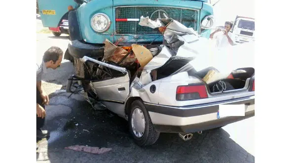 پژو زیر کامیون له شد و 5 نفر کشته شدند+عکس باورنکردنی تصادف