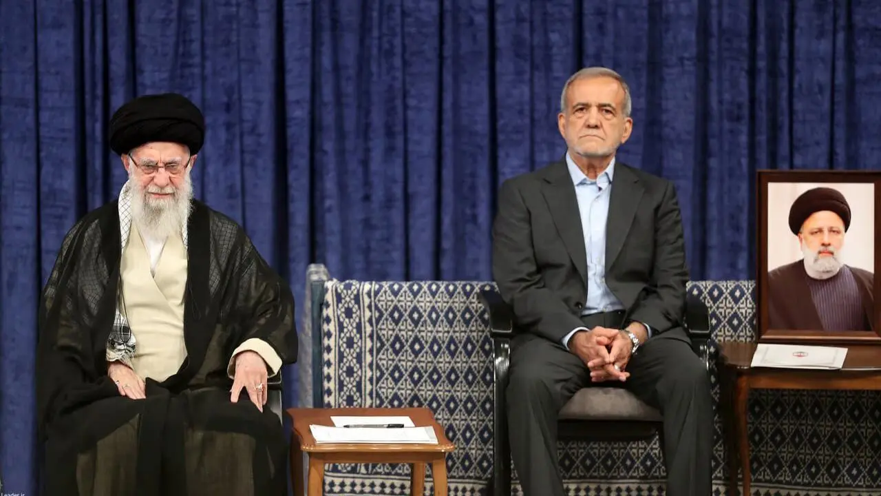 مراسم تنفیذ حکم ریاست جمهوری دکتر مسعود پزشکیان نهمین رییس جمهور ایران توسط حضرت آیت الله خامنه ای رهبر معظم انقلاب اسلامی 1403/5/7