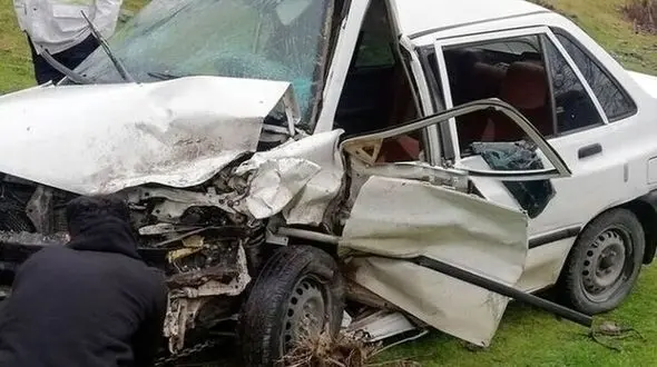 4 کشته و زخمی در واژگونی هولناک پراید در بروجرد / با درختان کنار دانشگاه آزاد برخورد کرد