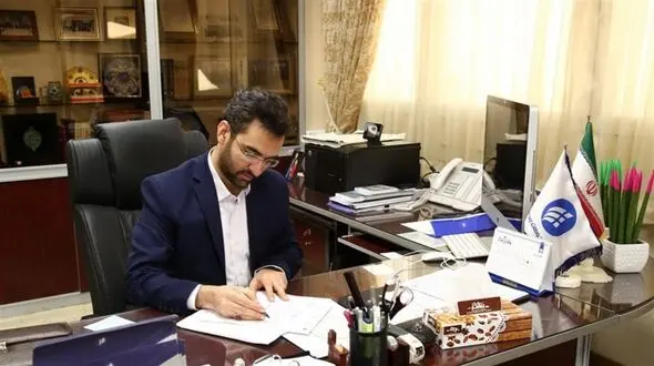 جزییات خودسوزی یک مرد تهرانی در برابر وزارتخانه / وزیر جوان تشریح کرد
