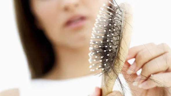 خرافات عامل ریزش موی زنان